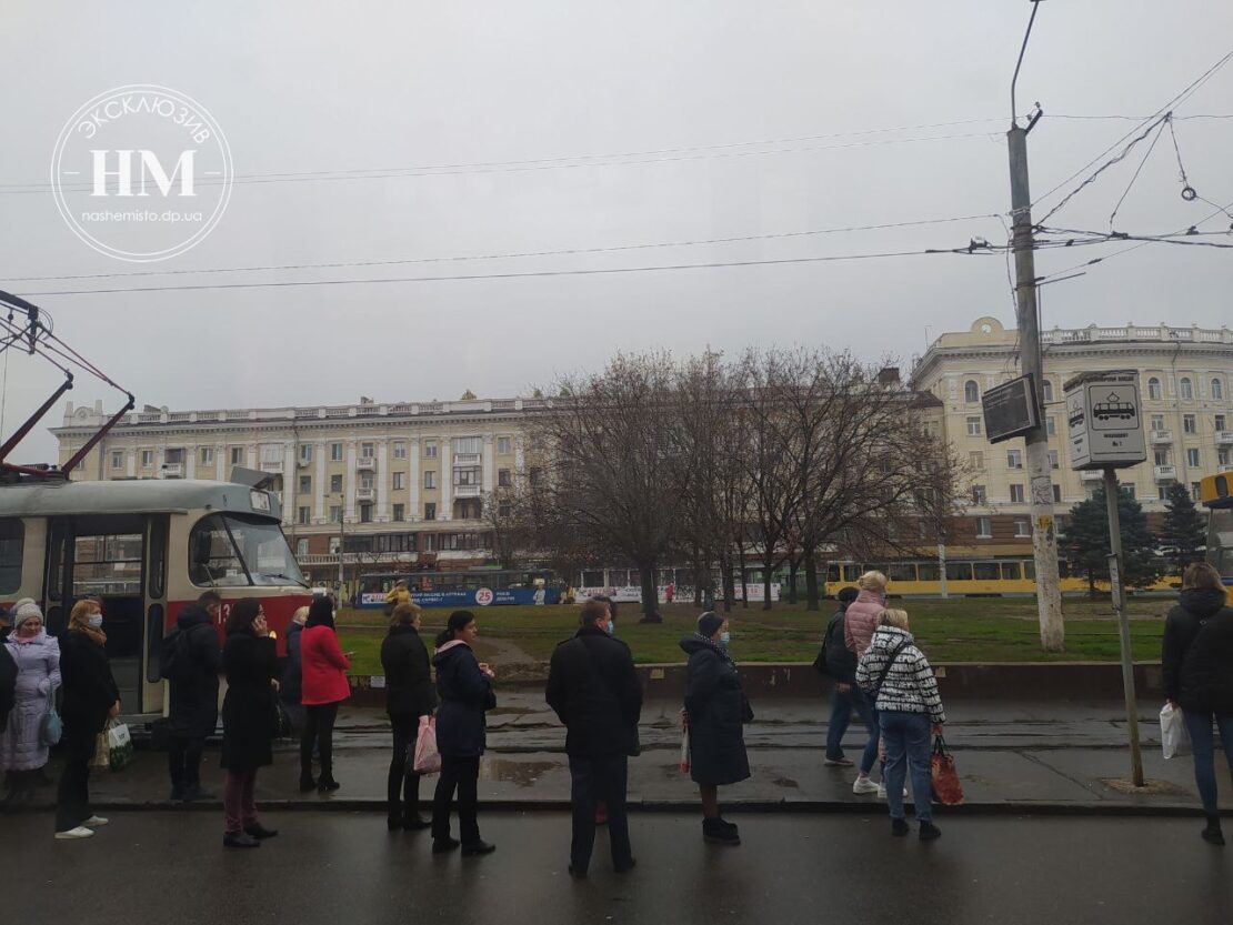 ДТП на Привокзальной площади, трамваи в пробке - новости Днепра