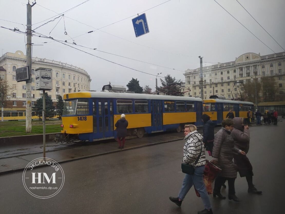 ДТП на Привокзальной площади, трамваи в пробке - новости Днепра