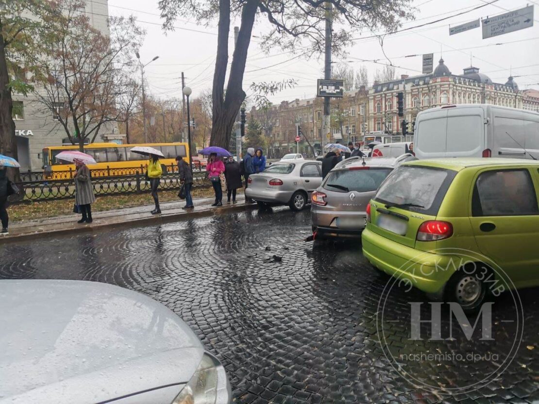 Масштабное ДТП на Яворницкого - новости Днепра