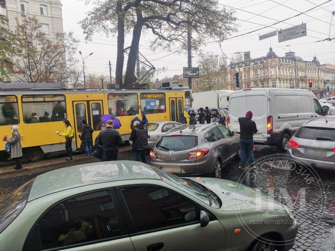 Масштабное ДТП на Яворницкого - новости Днепра