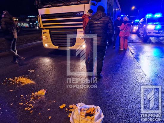 Смертельное ДТП под Днепром: грузовик сбил мать с ребенком, женщина скончалась (фото)