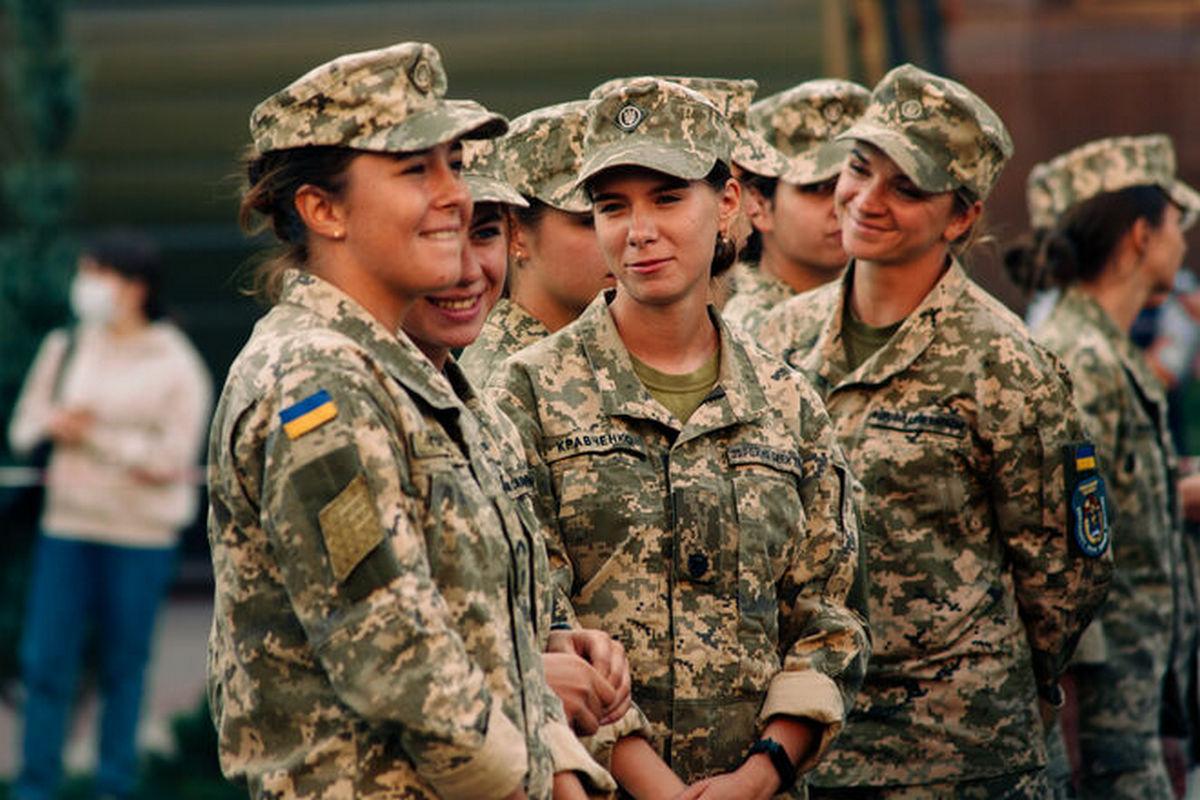 Как женщинам встать на воинский учет: список документов