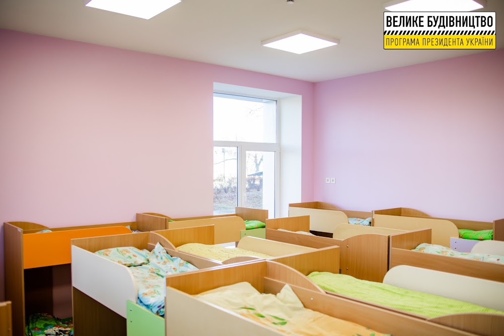 Теплое здание и разноцветные классы: в Днепре отремонтировали школу №104 (фото)