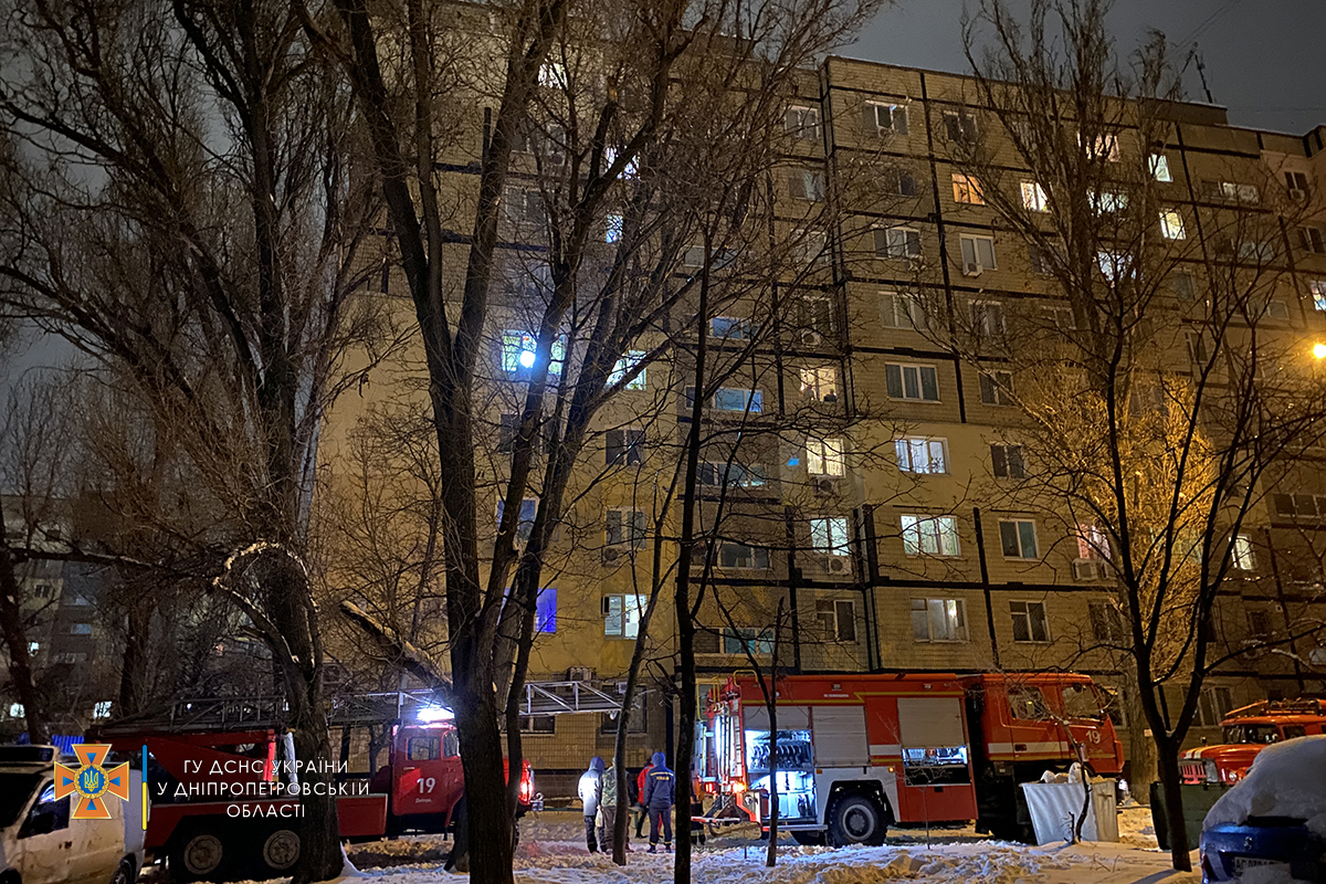 В Днепр ночью горела квартира в многоэтажке (фото)