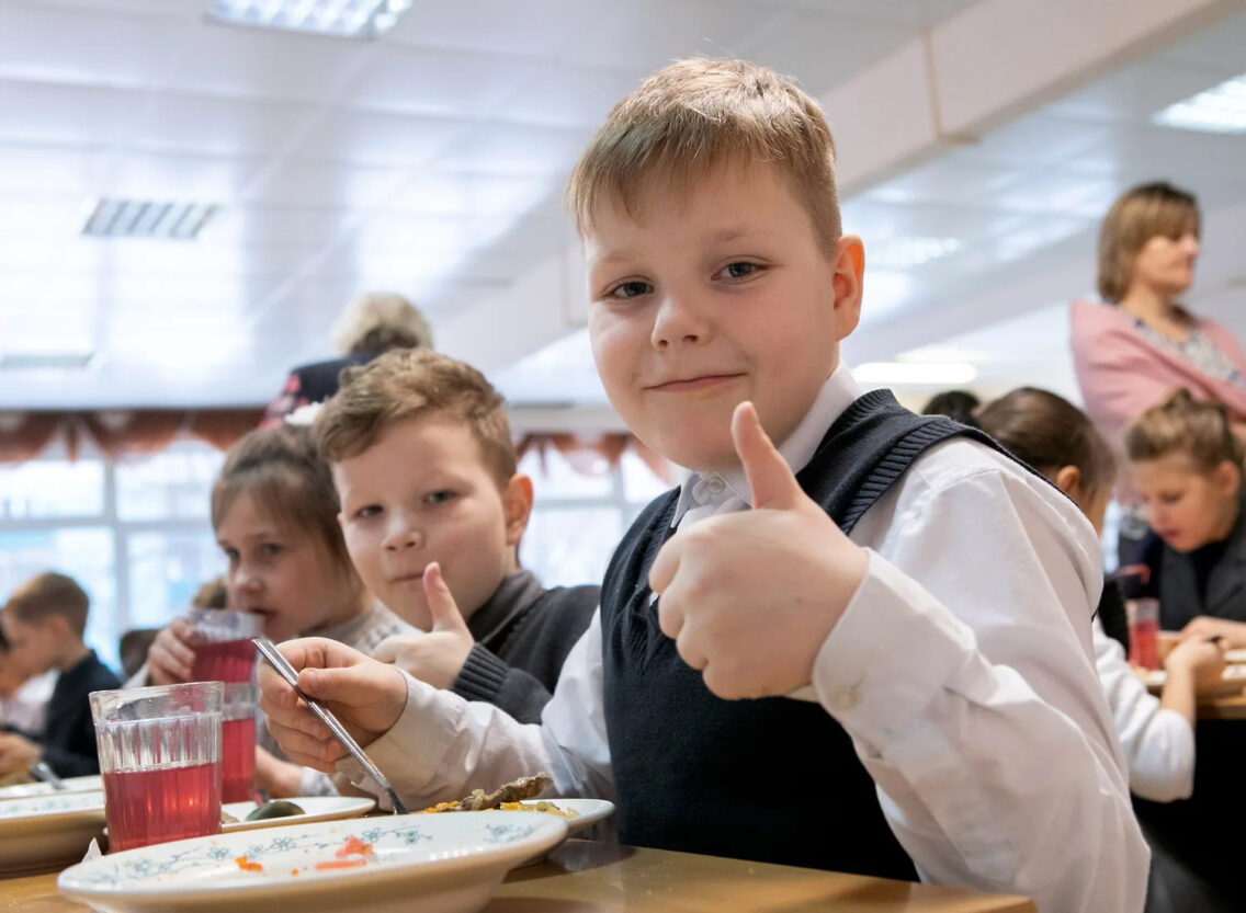 Прощайте, пицца и сосиски: с января в Днепре кардинально изменится система школьного питания