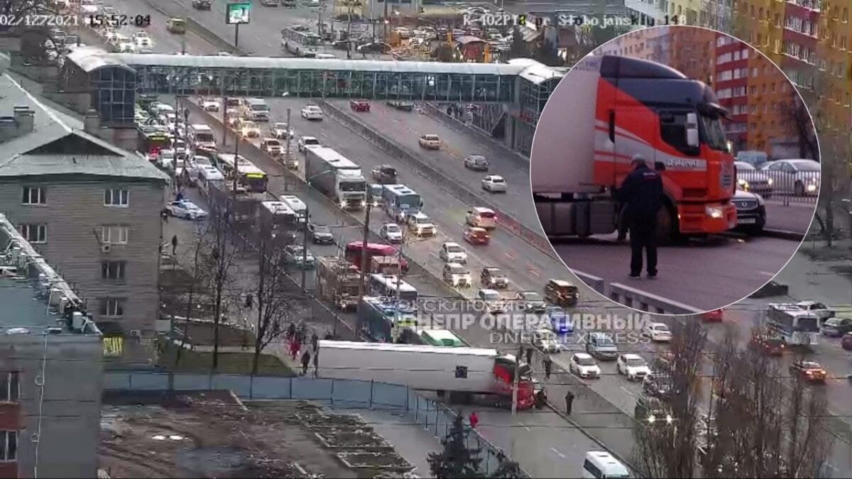 Из-за ДТП на Слобожанском проспекте образовалась пробка - новости Днепра