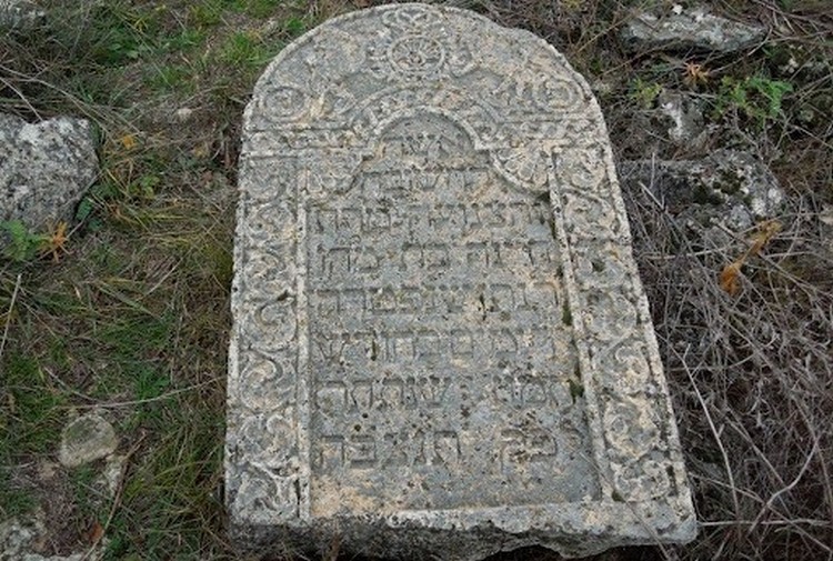 В Днепропетровской области восстановили еврейское кладбище