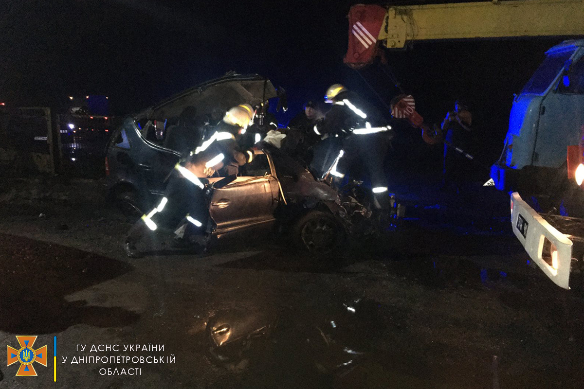 Машина всмятку: на трассе под Днепром произошло смертельное ДТП