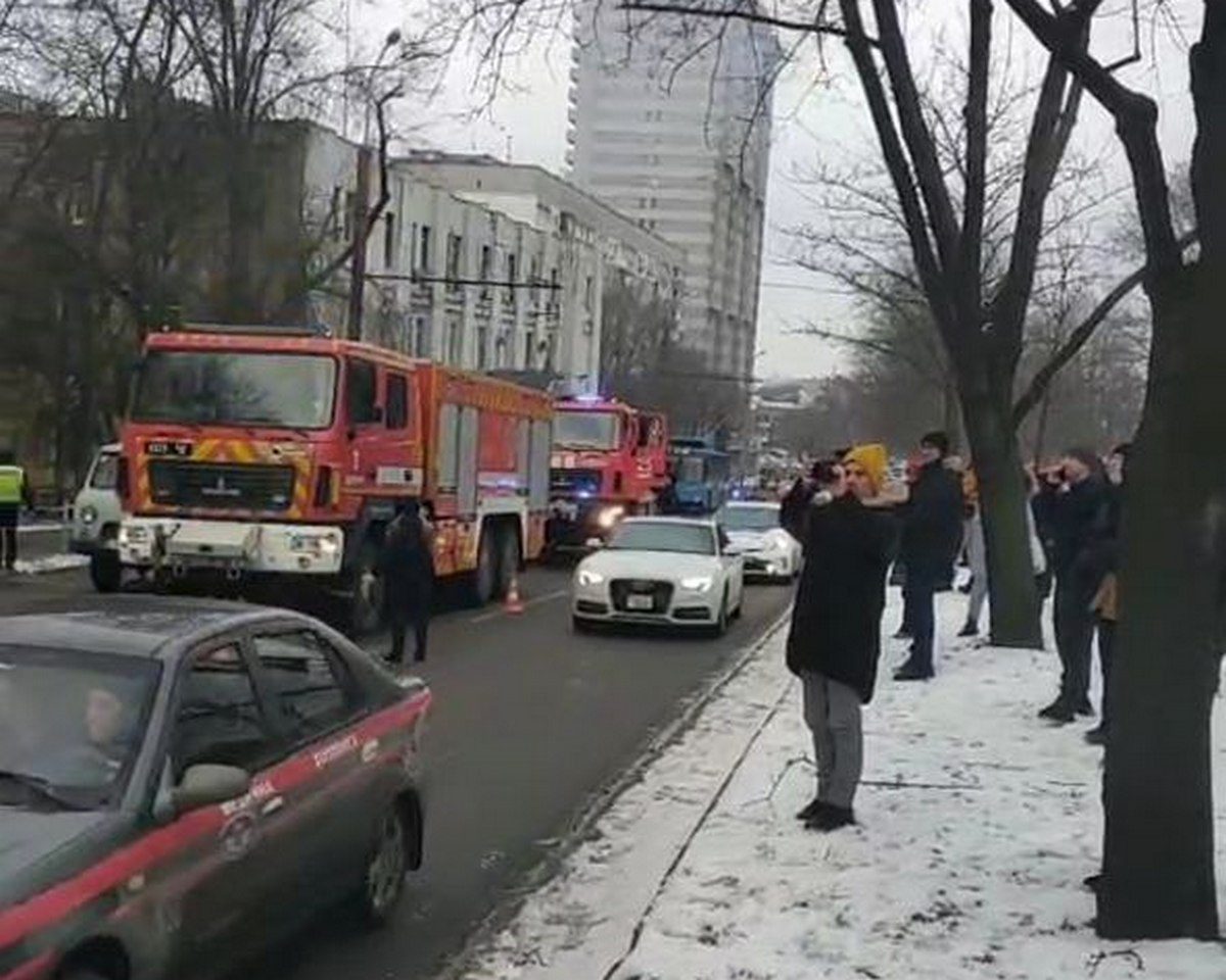 На пр. Поля горит офис «АТБ-Маркет» (Фото, видео) - новости Днепра