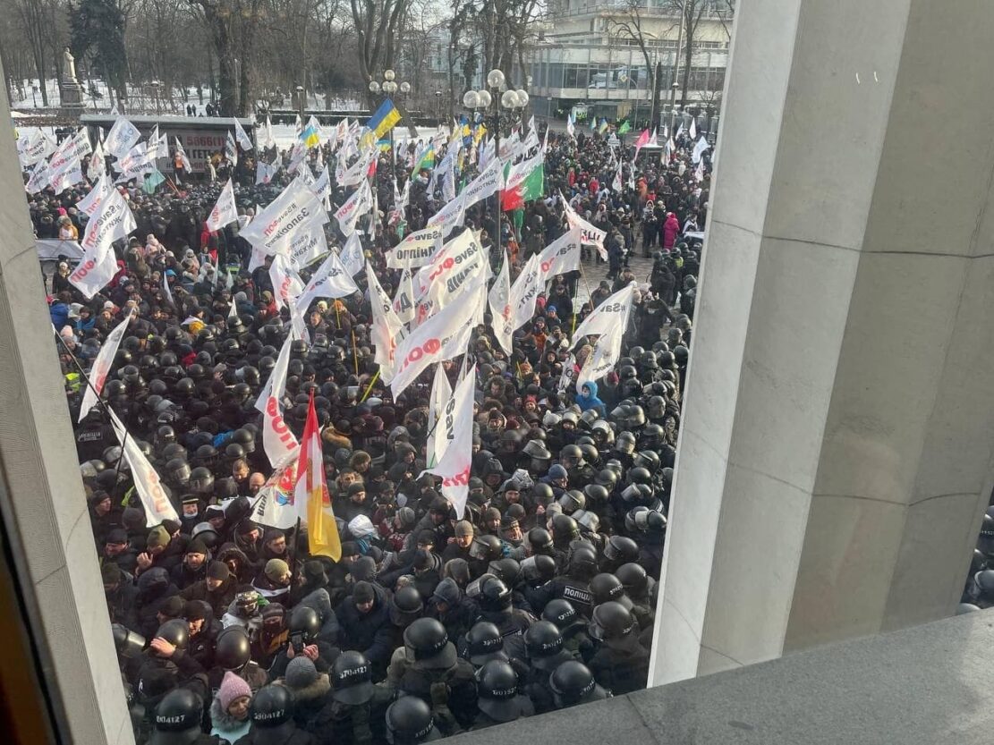 В Киеве ФОПы пытаются штурмовать Верховную Раду