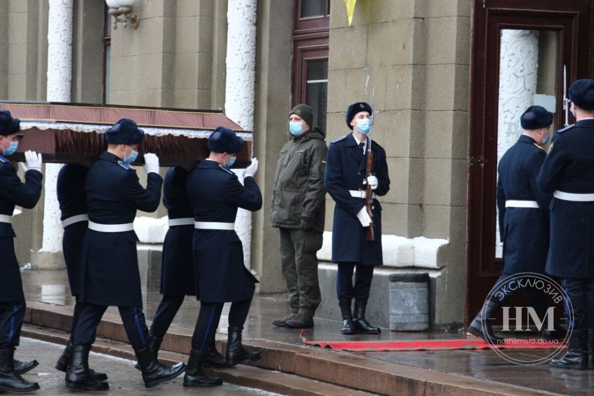 Церемония прощания с погибшими на ЮМЗ бойцами - новости Днепра