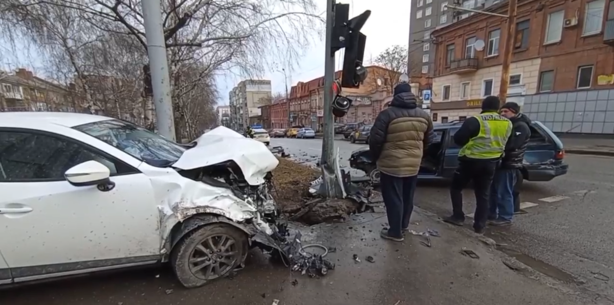 Машины всмятку: в Днепре на пр. Поля произошло жесткое ДТП (фото, видео)