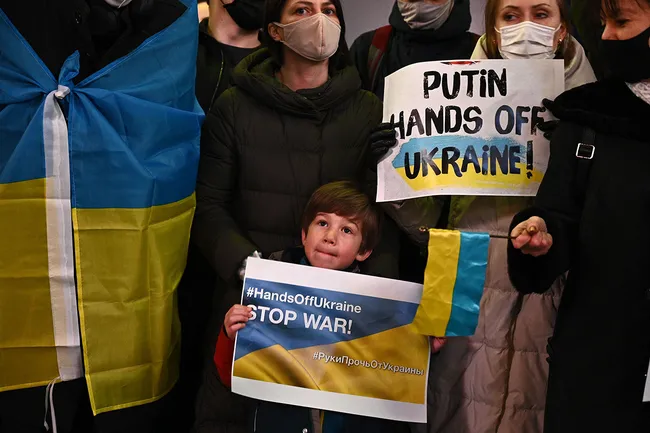 Весь мир протестует против нападения России на Украину - новости Днепра