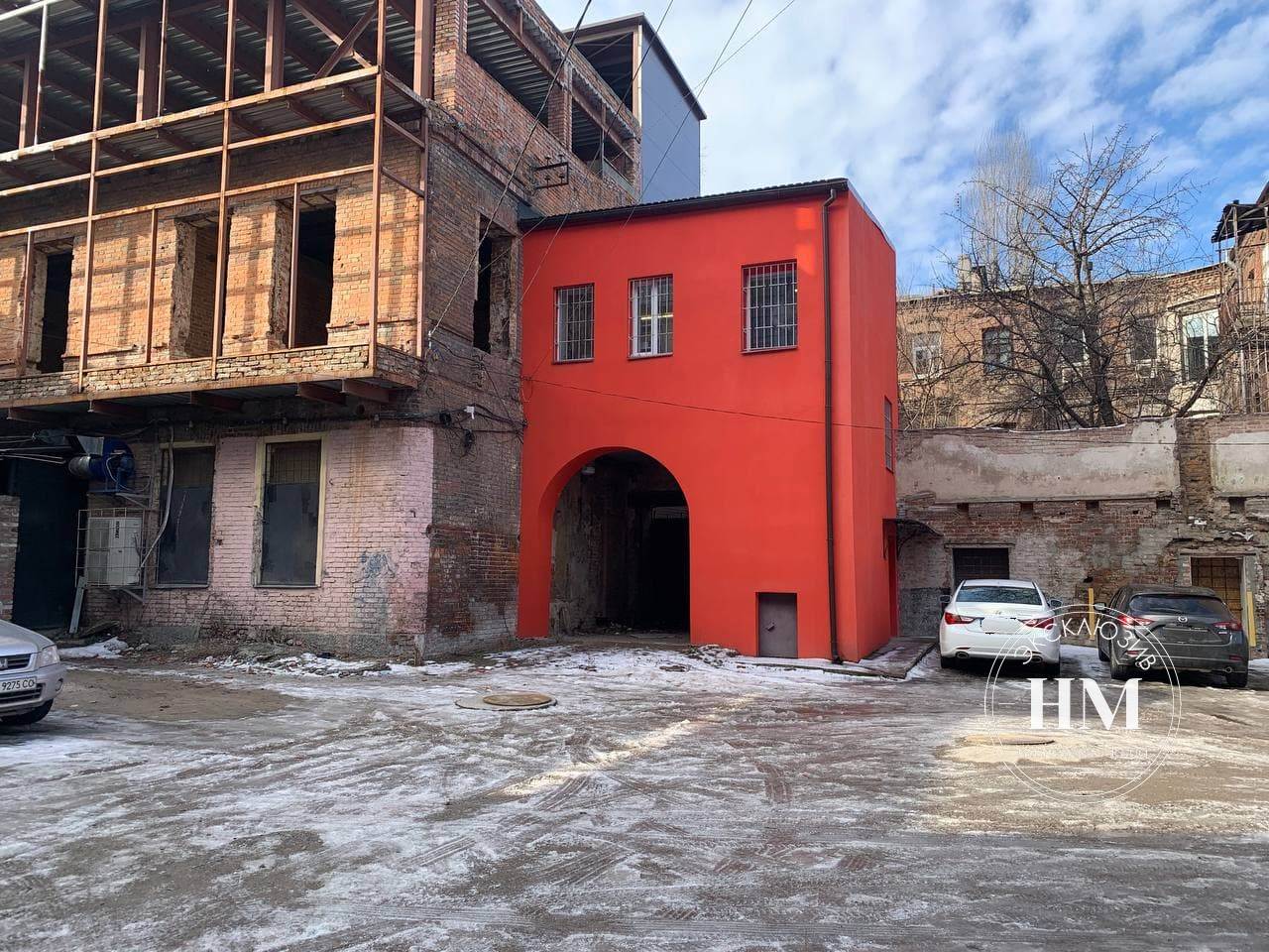 В центре обнаружили странную постройку (Фото) - новости Днепра