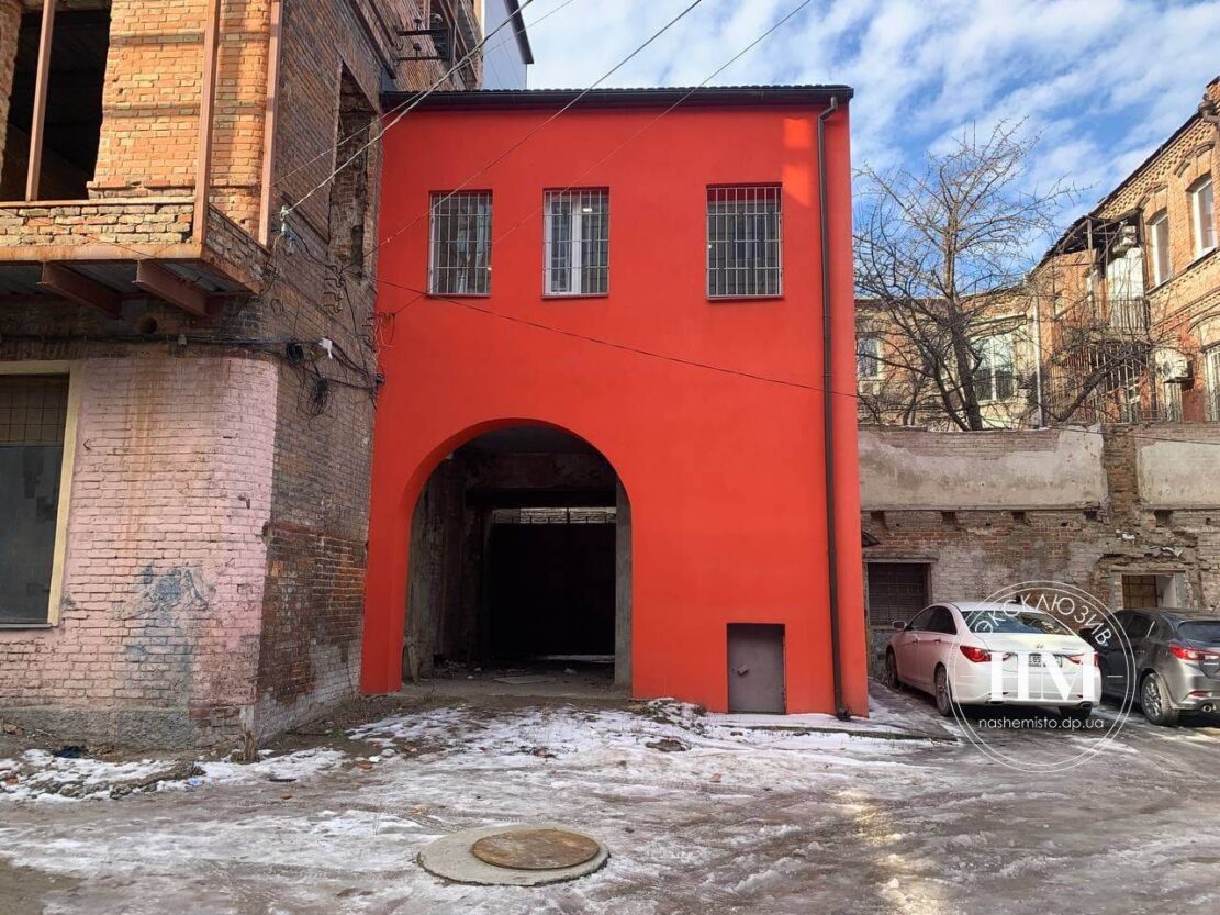 В центре обнаружили странную постройку (Фото) - новости Днепра