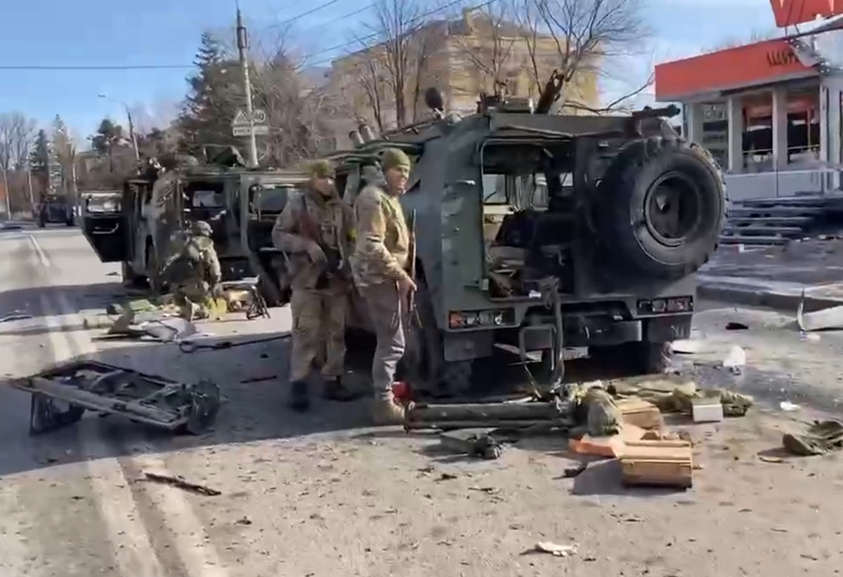 Россияне бросают технику и сдаются (Видео)