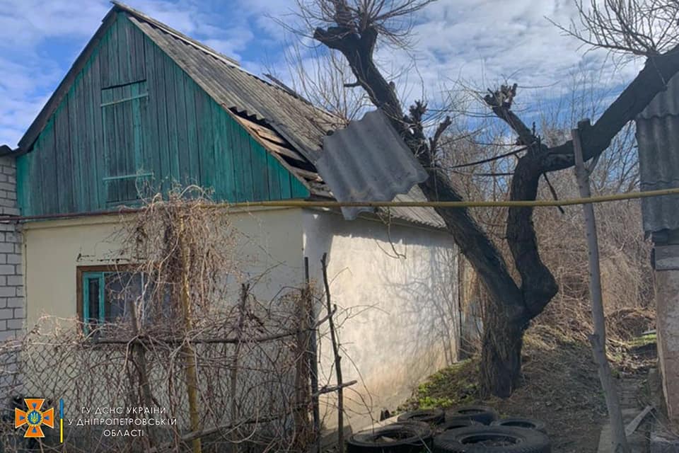 Ураганный ветер сносит шифер с крыш (Фото) - новости Днепра