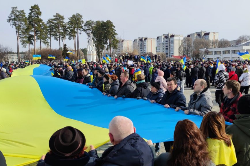 Мітинги у Славутичі, всесвітній телемарафон Save Ukraine, перформанс у Варшаві