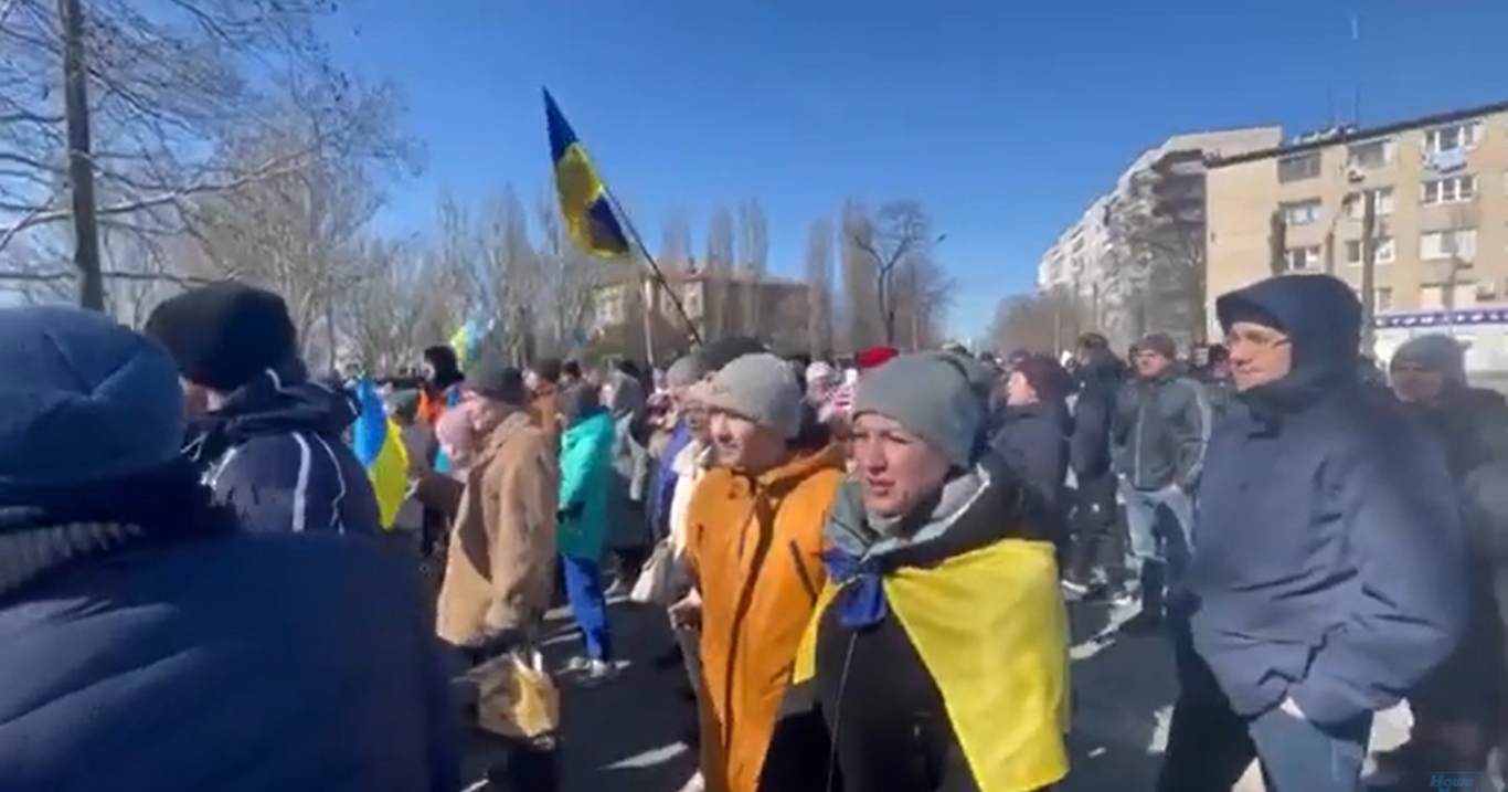 Мелитополь - это Украина: тысячи жителей вышли на митинг против оккупантов