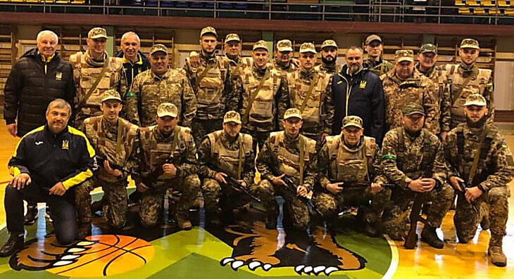 Титулованный футбольный клуб почти в полном составе вступил в ряды ВСУ
