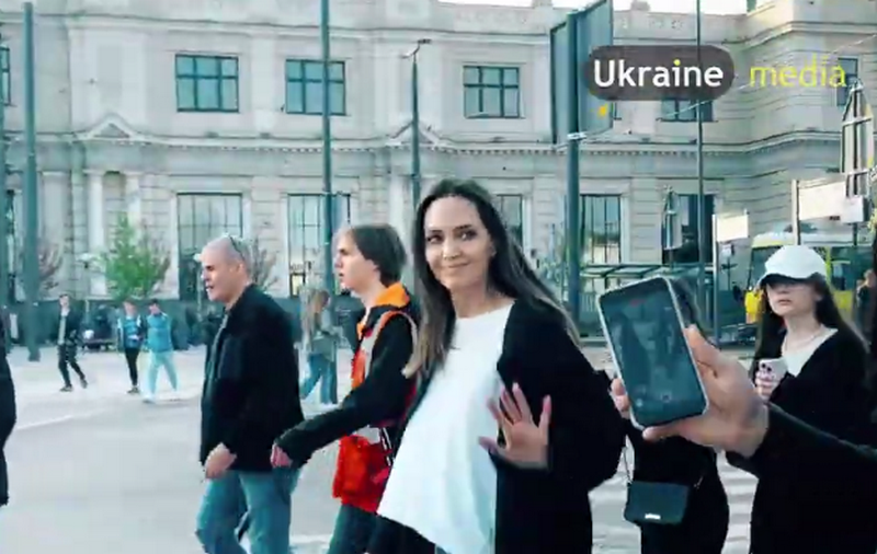 Анжелина Джоли во Львове пережила воздушную тревогу (Видео)