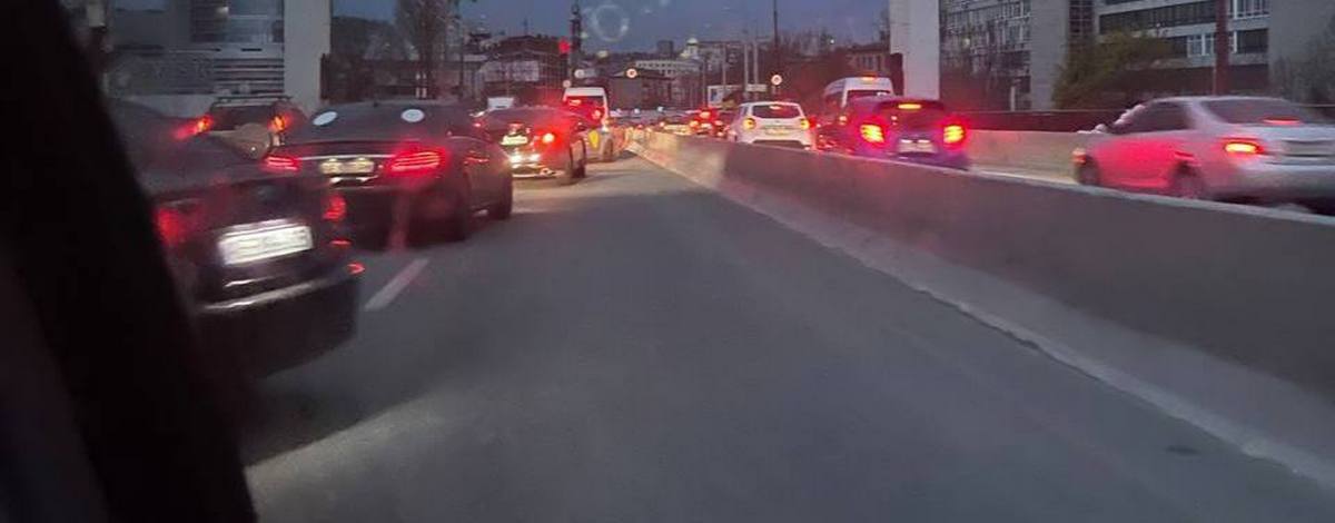 ДТП на Новом мосту: проезд на левый берег перекрыт - новости Днепра