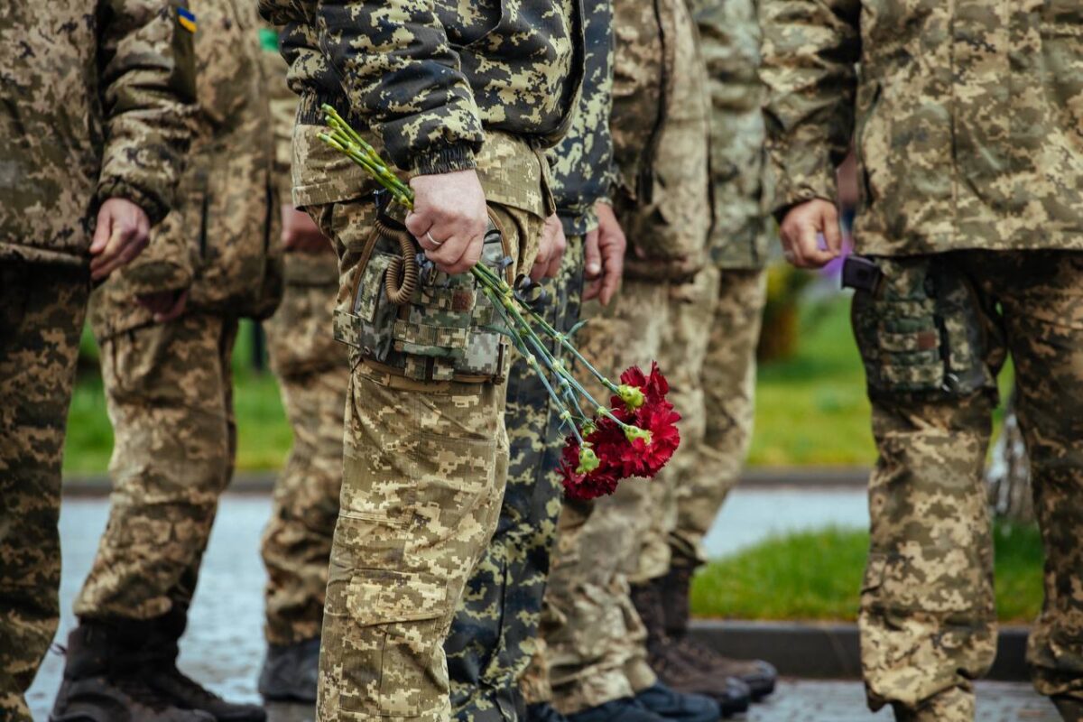 У Марганці все місто на колінах прощалося з героєм - новости Днепра