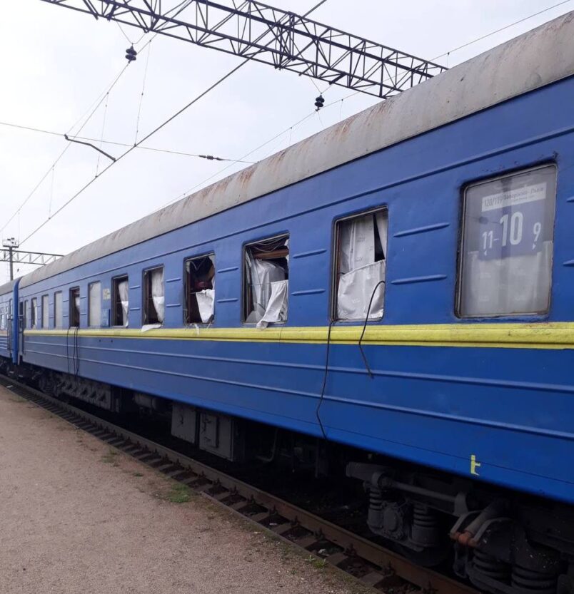 Ракетный удар по Запорожью: взрывная волна и обломки выбили окна в поезде до Львова