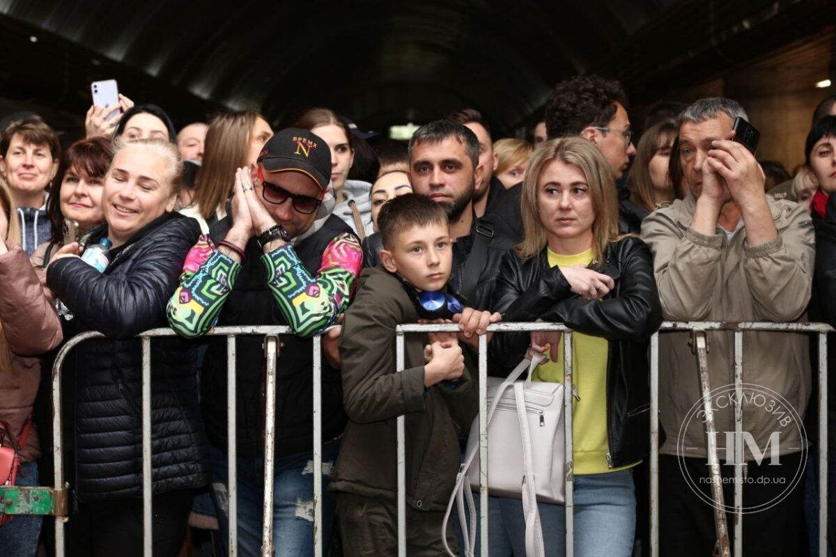 На станции метро "Вокзальная" проходит бесплатный концерт - новости Днепра