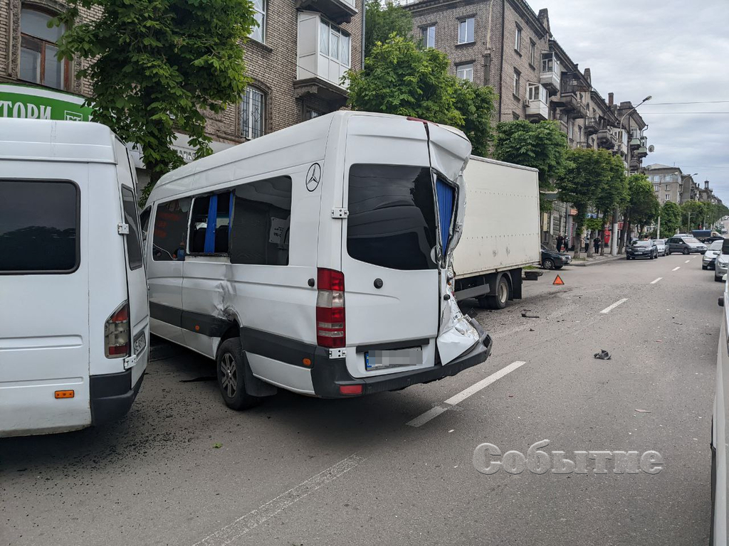 ДТП в Каменском: столкнулись 3 авто - Наше Мисто