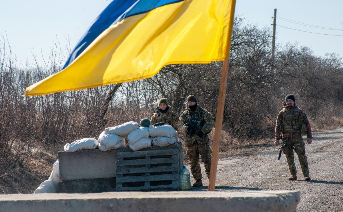 В Украине продлили военное положение