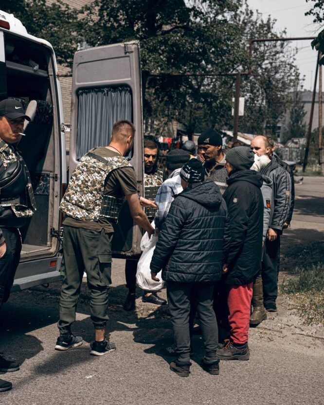 Координаційний штаб волонтерів Дніпра та «ТАПС-Україна» відвезли гуманітарну допомогу на схід країни 