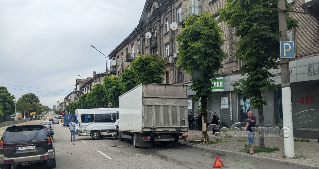 ДТП в Каменском: столкнулись 3 авто - Наше Мисто