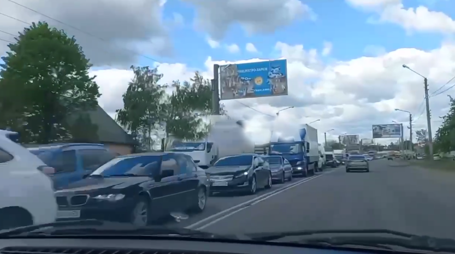 Едут, возвращаются: мэр Харькова об огромном потоке машин на въезде в город (Видео)