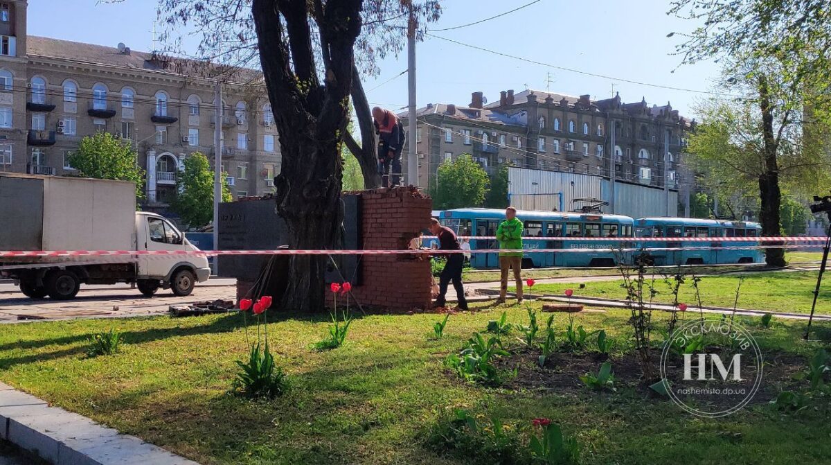 Демонтируют памятники с символами советской власти - новости Днепра