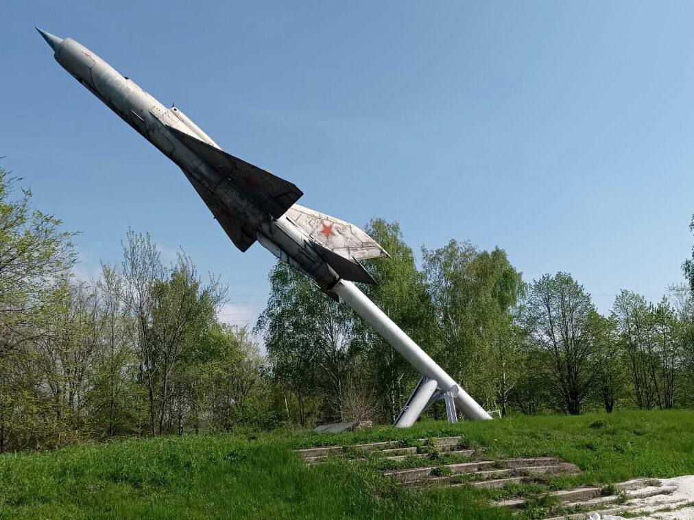 Ракета упала рядом с памятником советскому самолету - новости Днепра