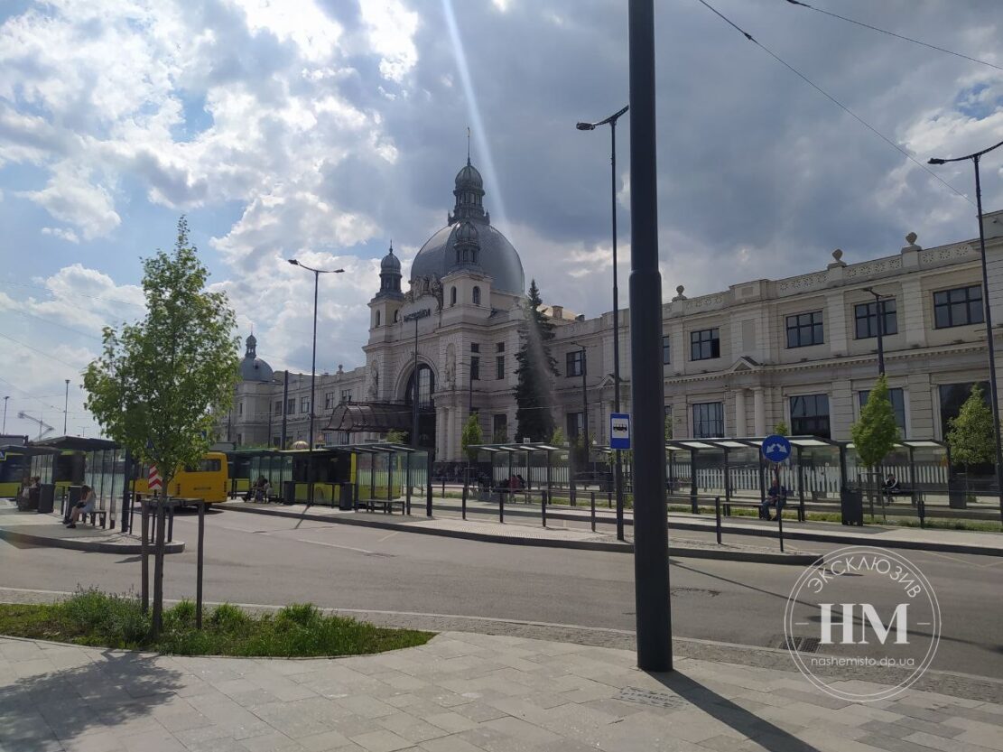 У Львові на залізничному вокзалі величезні черги - Наше Мисто