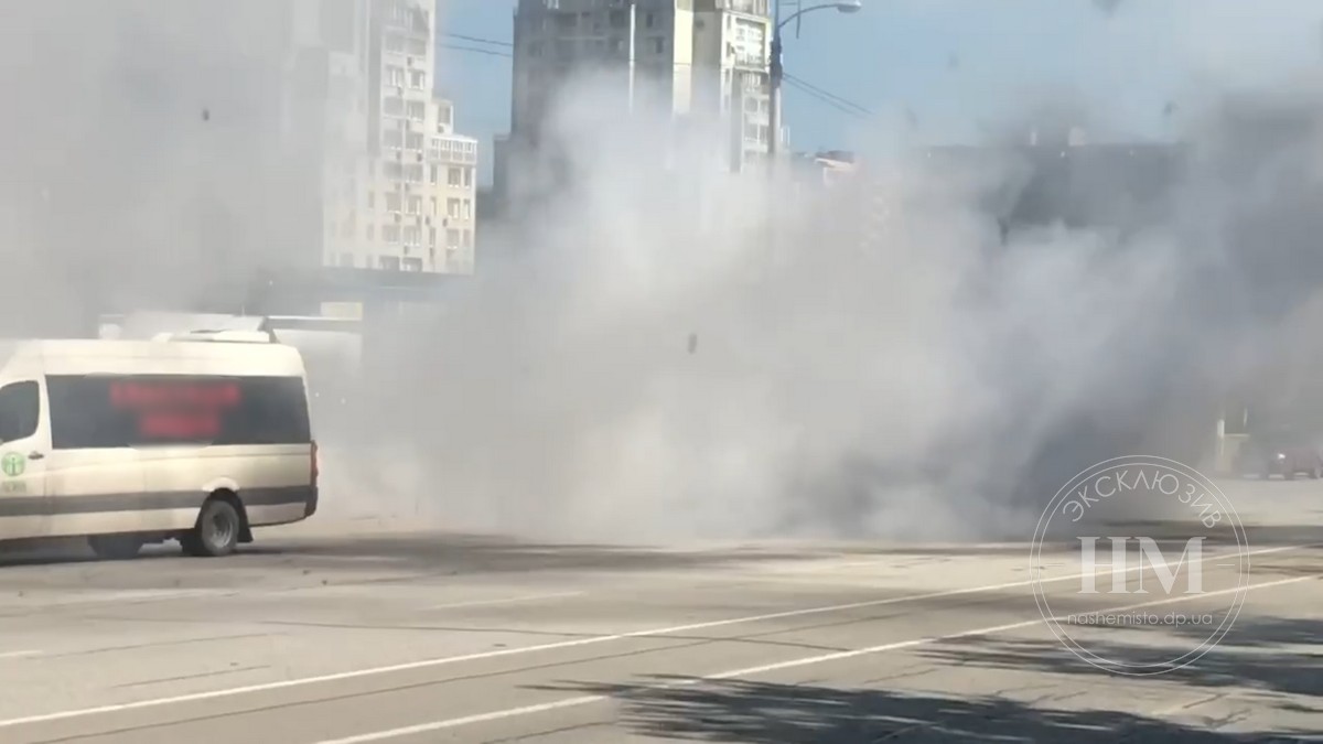 На Слобожанском проспекте загорелось авто (Видео) - Наше Мисто