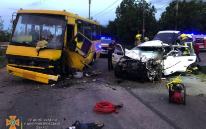 У Нікополі сталася страшна ДТП Toyota з маршруткою - Наше Місто