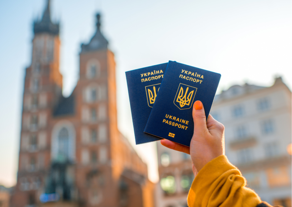 Куди українці моєуть поїхати без візи: рейтинг ТОП "сильних паспортів" світу