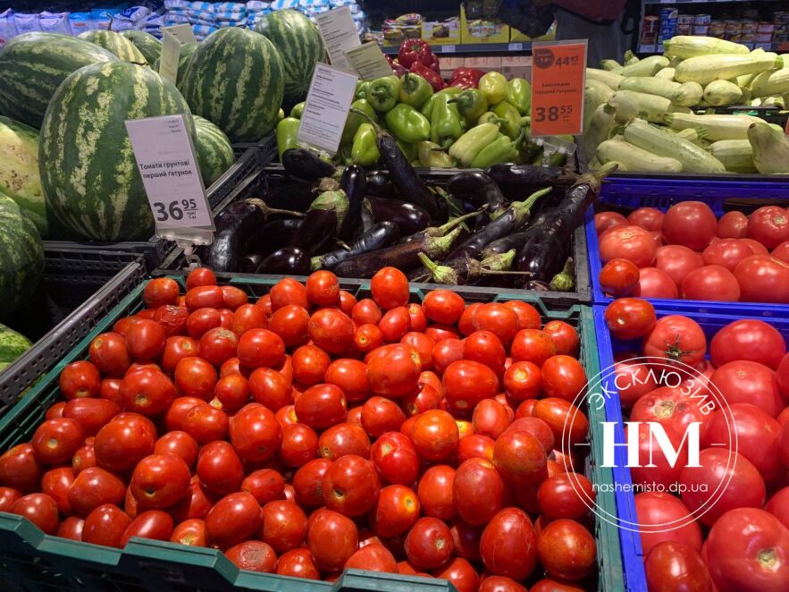 У Дніпрі обвалилися ціни на огірки та помідори: озвучено вартість
