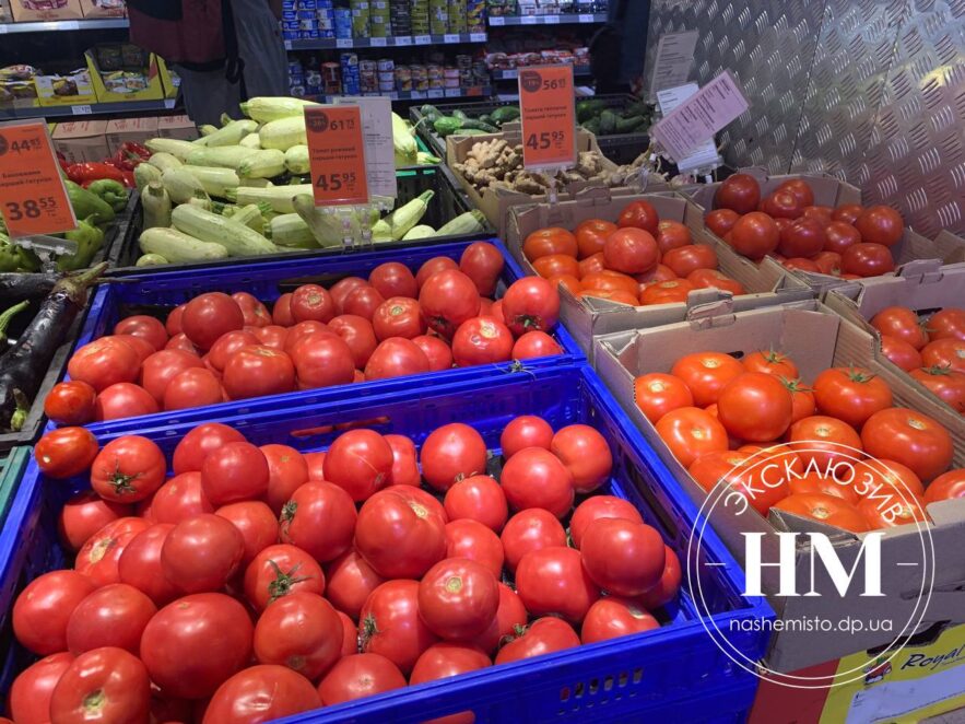 У Дніпрі обвалилися ціни на огірки та помідори: озвучено вартість 