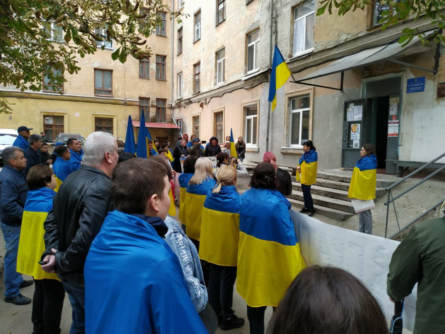 Новини Дніпра: Сотні переселенців виступають проти "референдумів"