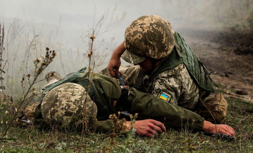 Новини Дніпра: У Дніпрі рятують пораненого захисника