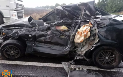 Не впорався з керуванням і в’їхав у вантажівку: під Дніпром сталася смертельна ДТП