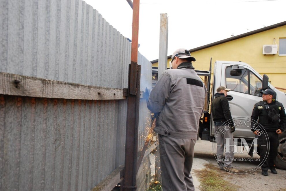 Новини Дніпра: Знесли незаконну огорожу - Наше Місто