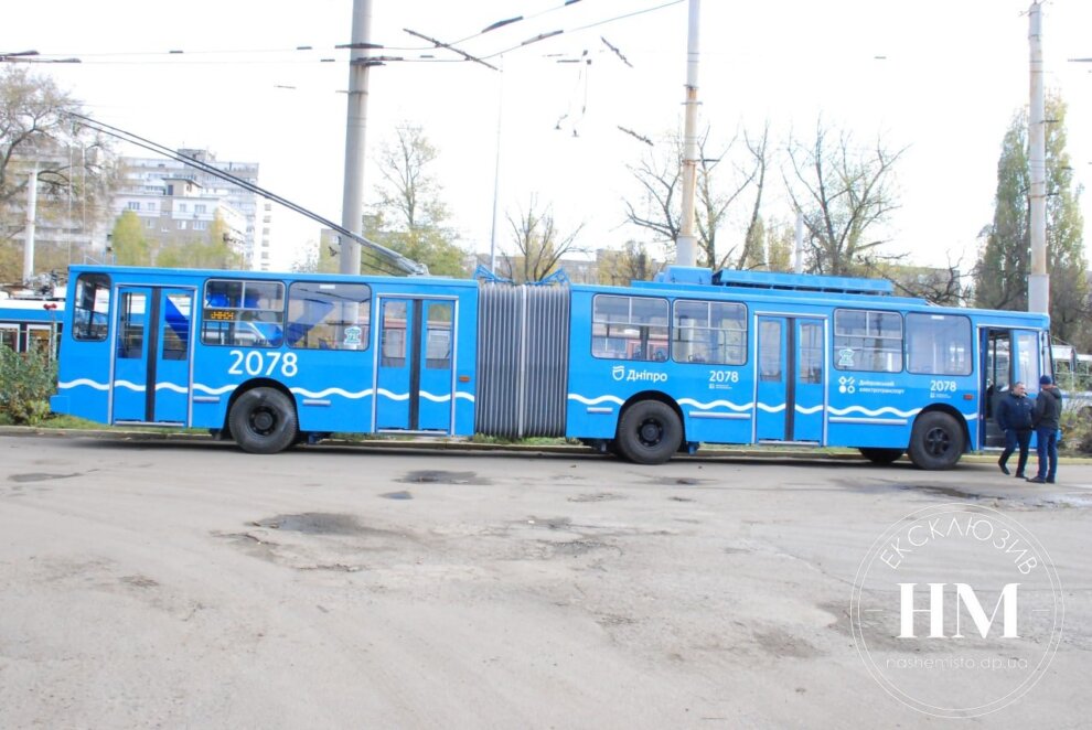 У Дніпрі помітили супердовгий тролейбус (Фото) - Наше Місто