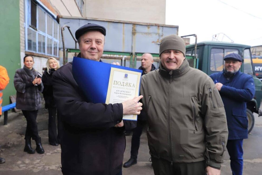 «Подяка від дніпрян і премії від міста»: Філатов привітав комунальників, які підтримували Дніпро під час блекауту 