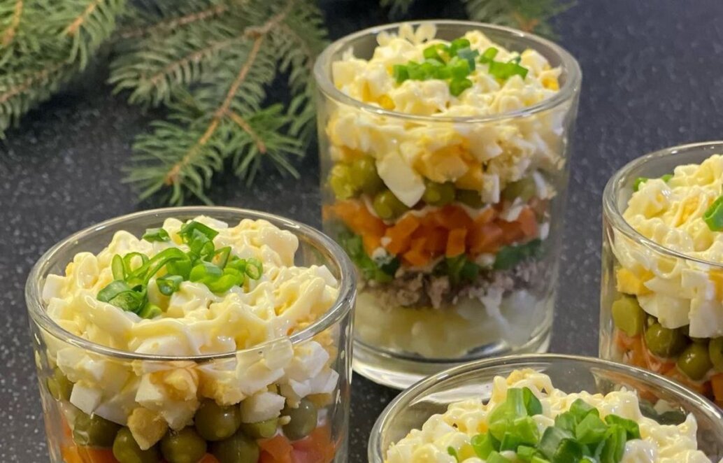 Новини Дніпра: Рецепт новорічного салату зі шпротами