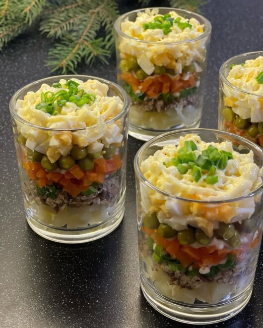 Новини Дніпра: Рецепт новорічного салату зі шпротами